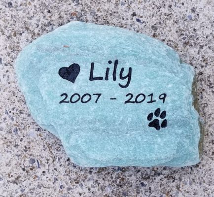 pet memorial engraved stone rock for the garden saying Lily